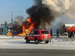 В Саяногорске сгорела шиномонтажка