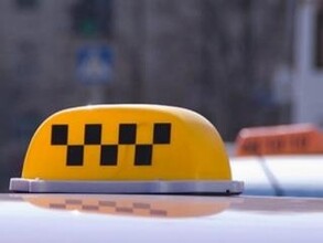 В Хакасии пассажир напал на таксиста, угнал и сжег его машину