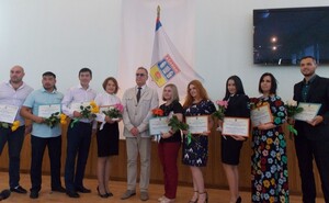 Победителям городского конкурса работающей молодежи вручены премии