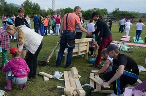 В Саяногорске установят скамейки от волонтеров РУСАЛа
