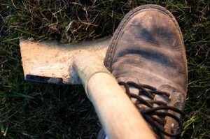 Житель Хакасии украл мопед, чтобы его закопать