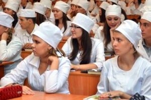 За парты в Саяногорске сели студенты-медики