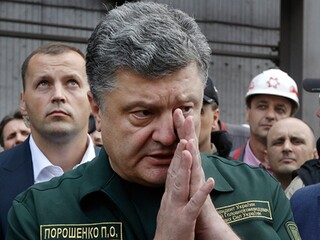 Захарова поставила под сомнение слова Порошенко о мощи армии Украины
