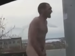 Видео: В Иркутске девушка выгнала голого любовника на мороз