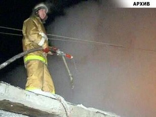 В поселке Майна огонь уничтожил надворную постройку