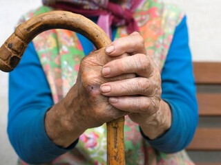 В хакасском селе 20-летний парень изнасиловал 80-летнюю старушку
