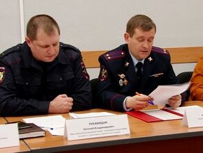 Полицейские Саяногорска обратили внимание депутатов на городскую безопасность