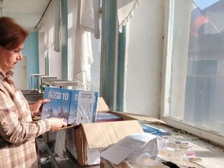 Школьники из ЛНР получили учебники нового образца по истории из Хакасии