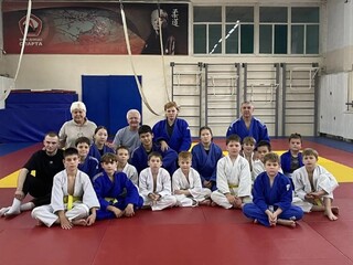 Воспитанники абаканской спортшколы встретились с ветераном СВО