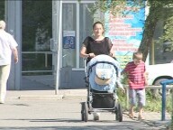 В Саяногорске горе-мамаша бросила ребенка в закрытой квартире