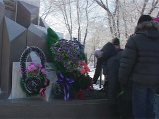 Саяногорцы собрались у ДК «Визит», чтобы почтить память павших воинов