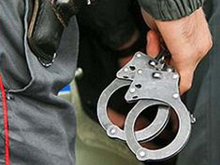 В Саяногорском кафе пьяный посетитель ударил полицейского