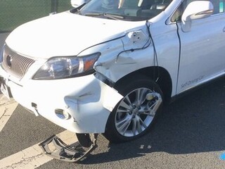Житель Абакан с 11 этажа сбросил фаянсовую раковину на стоящий внизу Lexus