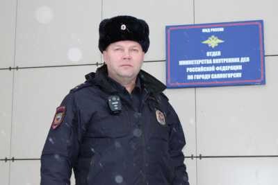 В Саяногорске мужчину ограбили по банальному сценарию