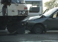 В Саяногорске автокран не почувствовал как подмял под себя Ниссан