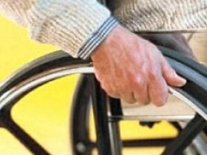 Жителю Саяногорска доставят потерявшуюся в пути инвалидную коляску