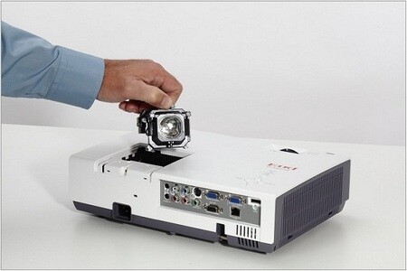 Саяногорск Инфо - Компания Eiki Industrial Co., Ltd - projector.jpg