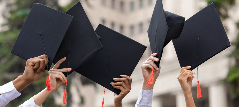 Саяногорск Инфо - Почему высшее образование остается востребованным - graduates-2.jpg