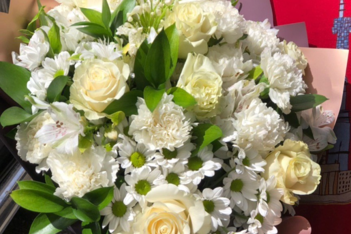Саяногорск Инфо - Доставка цветов на дом в Красноярске с FloMarket - pion.png