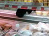 Два кота упали в рыбный отдел супермаркета