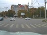 На эмоциях: в Абакане водитель допустил занос на оживлённом перекрёстке
