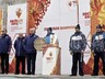 Глава Хакасии подарил факелоносцам Олимпийского огня шаманский бубен