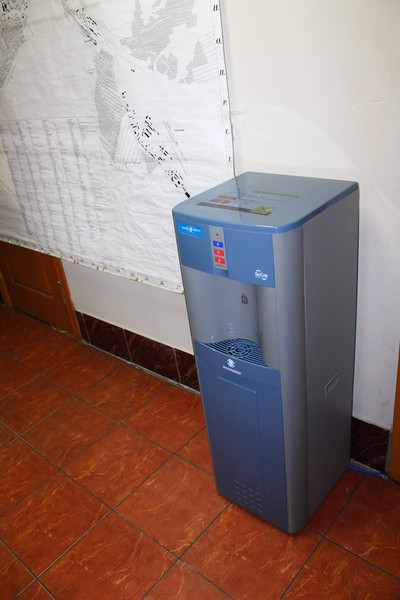 Системы очистки воды в коттеджах и офисах -Проточный кулер Ecomaster WL. Без использования 19 литровых бутылей. Встроенная система фильтрации, ультрафиолетовое обеззараживание воды. Безопасно. Выгодно. Престижно.