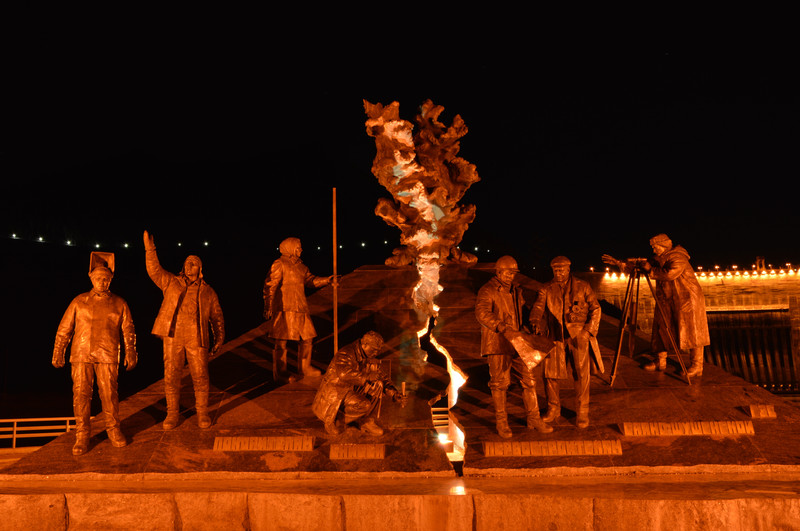 Ночная съёмка -Памятник покорителям Енисея