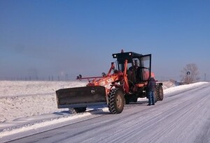 В Хакасии 10 спецмашин расчищают от снега трассу Абакан-Саяногорск