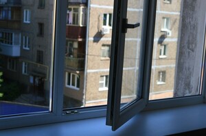 Чудом уцелел после падения с пятого этажа мальчик в Хакасии