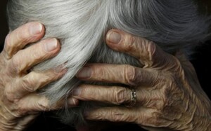 72-летнюю жительницу Саяногорска обвиняют в убийстве мужа