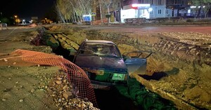 Водитель, который съехал в теплотрассу, скончался