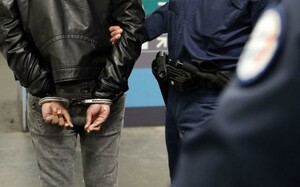Житель Хакасии готовил на даче наркотики и снабжал ими приятелей