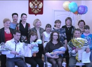 Новорожденные саяногорцы получили первый в жизни документ
