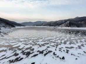 Пассажиры утонувшей на Саяно-Шушенском водохранилище "Нивы" не найдены