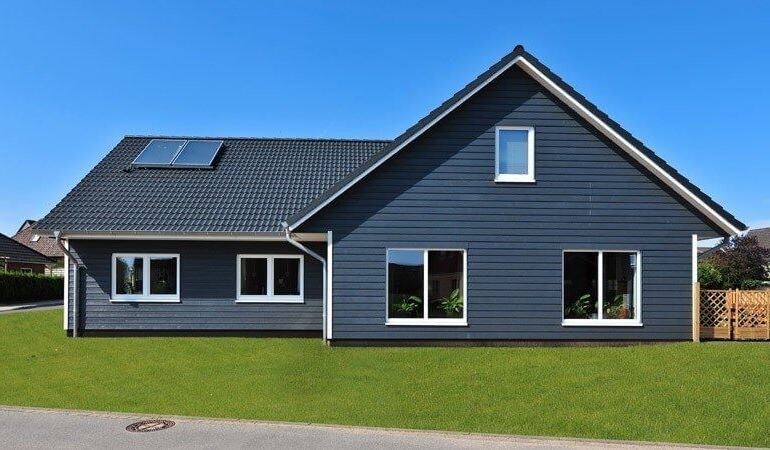 Саяногорск Инфо - Виниловый или акриловый сайдинг: отличия и сходства - house2.jpg