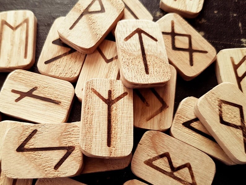 Саяногорск Инфо - Гадание на рунах: прошлое, настоящее и будущее - runes.jpg