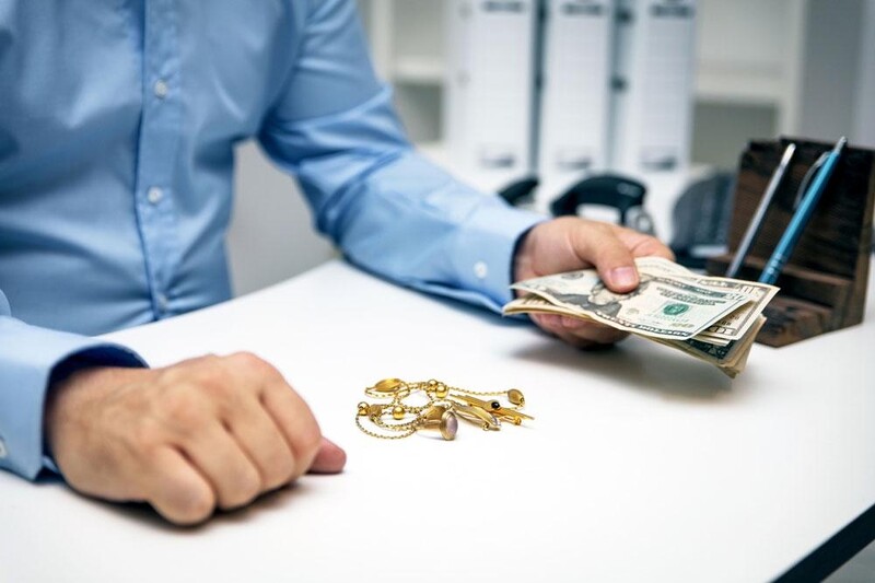 Саяногорск Инфо - Как сдавать золото и драгоценности в ломбард - istock-1264966526.jpg
