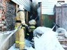 Пожарным Саяногорска удалось отвоевать у огня крышу частного жилого дома