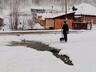 На улице Буровой в Майна закипел безымянный ручей