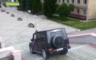 В Черемушках пьяный водитель катался по центральной лестнице поселка
