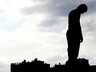 В Хакасии полицейский не дал человеку сорваться с 10-метровой высоты