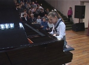 Энергетики подарили Черемушкам новый рояль