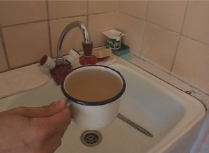 В горячей воде поселка Черемушки нашли нефтепродукты