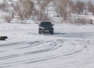 Женский день в Саяногорске отметили автогонками