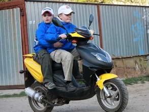 И вновь мопед…, и вновь ребенок...