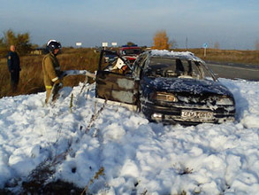 В Саяногорске горят французские автомобили