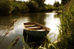 Близ Саяногорска опрокинулась моторная лодка