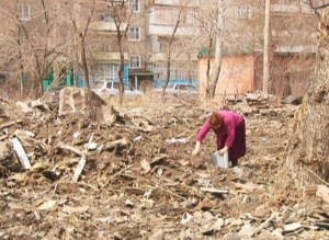 Остатки последнего снесённого барака в Енисейском микрорайоне уберут до 1 мая