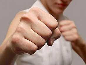 В Саяногорске женщина скончалась от последствий удара в плечо